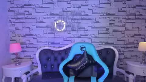 Snapshot of carlie_mayer chatting on 12-19-24, 04:13 CARLYE online show from 12-19-24, 04:13