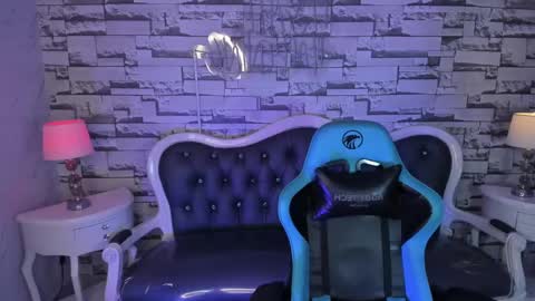 Snapshot of carlie_mayer chatting on 12-28-24, 04:19 CARLYE online show from 12-28-24, 04:19