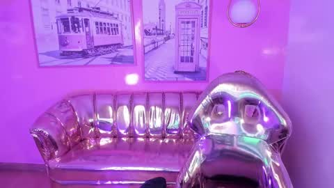 Snapshot of carlie_mayer chatting on 01-25-25, 03:51 CARLYE online show from 01-25-25, 03:51