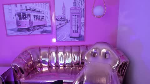 Snapshot of carlie_mayer chatting on 01-31-25, 04:03 CARLYE online show from 01-31-25, 04:03