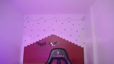 Snapshot of carlie_mayer chatting on 09-19-25, 02:57 CARLYE online show from 09-19-25, 02:57