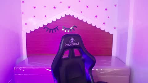 Snapshot of carlie_mayer chatting on 09-25-25, 02:59 CARLYE online show from 09-25-25, 02:59