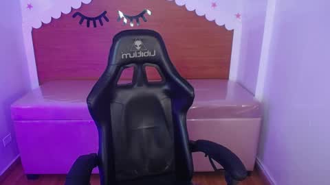 Snapshot of carlie_mayer chatting on 09-30-25, 03:00 CARLYE online show from 09-30-25, 03:00