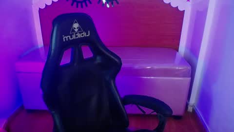 Snapshot of carlie_mayer chatting on 10-01-25, 03:12 CARLYE online show from 10-01-25, 03:12