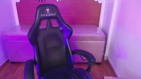 Snapshot of carlie_mayer chatting on 10-03-25, 03:03 CARLYE online show from 10-03-25, 03:03