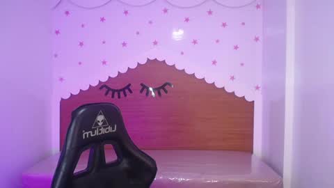 Snapshot of carlie_mayer chatting on 10-04-25, 03:15 CARLYE online show from 10-04-25, 03:15