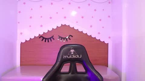 Snapshot of carlie_mayer chatting on 10-15-25, 03:06 CARLYE online show from 10-15-25, 03:06