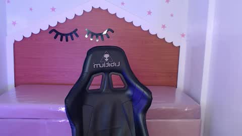 Snapshot of carlie_mayer chatting on 10-16-25, 03:18 CARLYE online show from 10-16-25, 03:18