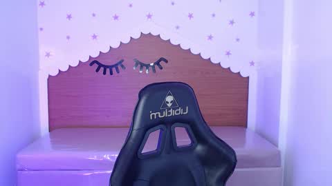 Snapshot of carlie_mayer chatting on 10-18-25, 02:58 CARLYE online show from 10-18-25, 02:58