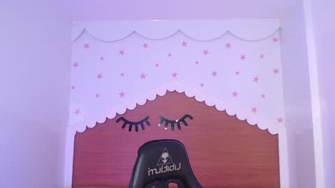 Snapshot of carlie_mayer chatting on 10-23-25, 03:17 CARLYE online show from 10-23-25, 03:17