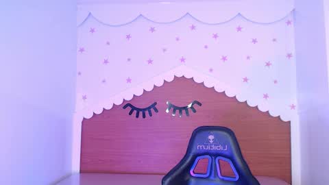 Snapshot of carlie_mayer chatting on 10-27-25, 03:10 CARLYE online show from 10-27-25, 03:10