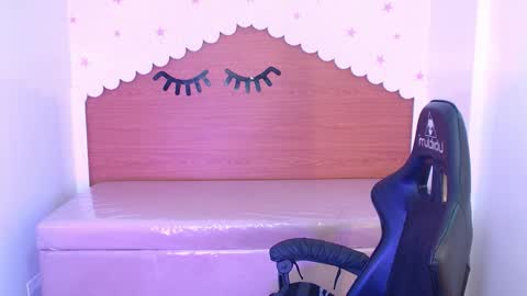 Snapshot of carlie_mayer chatting on 10-30-25, 03:30 CARLYE online show from 10-30-25, 03:30