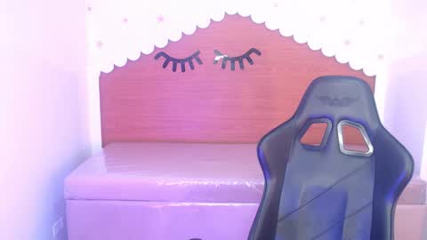 Snapshot of carlie_mayer chatting on 11-15-25, 03:15 CARLYE online show from 11-15-25, 03:15