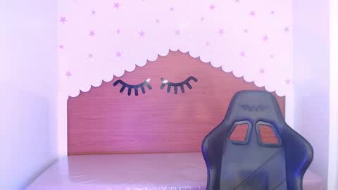 Snapshot of carlie_mayer chatting on 11-25-25, 03:06 CARLYE online show from 11-25-25, 03:06