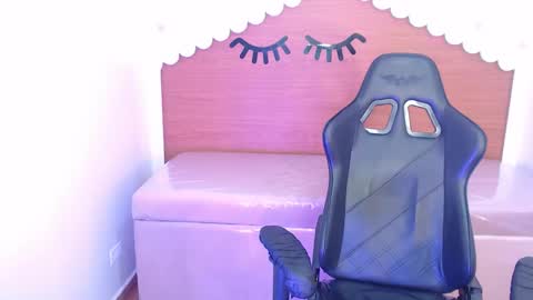 Snapshot of carlie_mayer chatting on 11-27-25, 03:41 CARLYE online show from 11-27-25, 03:41