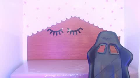 Snapshot of carlie_mayer chatting on 11-28-25, 03:53 CARLYE online show from 11-28-25, 03:53