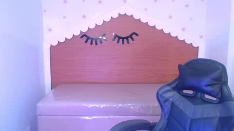 Snapshot of carlie_mayer chatting on 12-05-25, 03:26 CARLYE online show from 12-05-25, 03:26