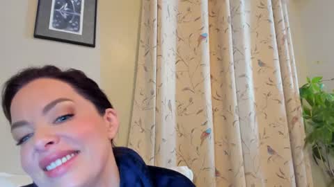 Snapshot of carliescott_meow chatting on 01-04-25, 01:10 Carlie online show from 01-04-25, 01:10