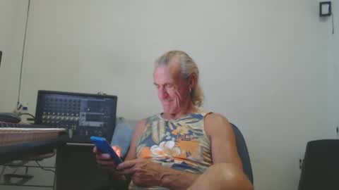 Snapshot of carlos2557 chatting on 02-09-26, 09:52 carlos online show from 02-09-26, 09:52