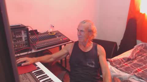 Snapshot of carlos2557 chatting on 02-25-26, 12:59 carlos online show from 02-25-26, 12:59