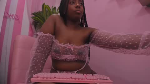 Snapshot of carlota_swan chatting on 01-28-25, 11:07 carlota online show from 01-28-25, 11:07