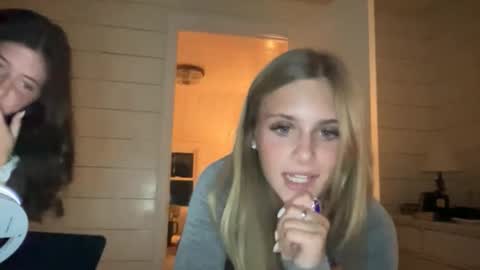 Snapshot of carlybora chatting on 11-11-25, 02:22 Carly Bora online show from 11-11-25, 02:22