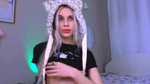 Snapshot of carmen__crybaby chatting on 09-22-25, 05:15 carmen__crybaby online show from 09-22-25, 05:15