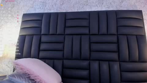 Snapshot of caro_martinezz chatting on 02-14-25, 08:10 online show from 02-14-25, 08:10