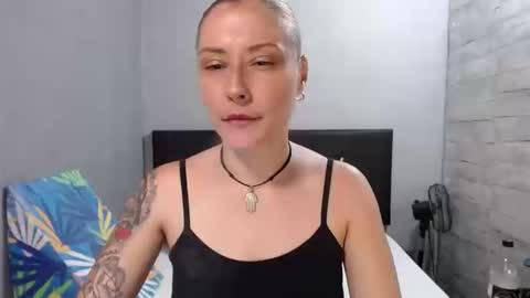 Caro milf  online show from 09-15-25, 11:27