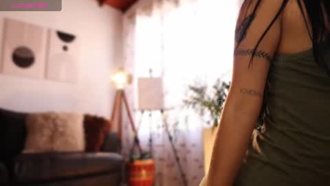 Snapshot of carolart chatting on 01-21-25, 04:37 carolart online show from 01-21-25, 04:37