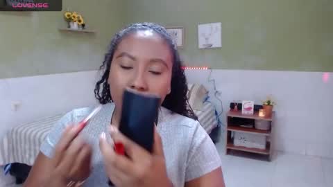 Snapshot of caroldelatorre chatting on 01-21-25, 02:48 Carol de la torre online show from 01-21-25, 02:48