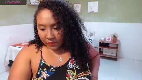 Snapshot of caroldelatorre chatting on 02-27-25, 07:15 Carol de la torre online show from 02-27-25, 07:15