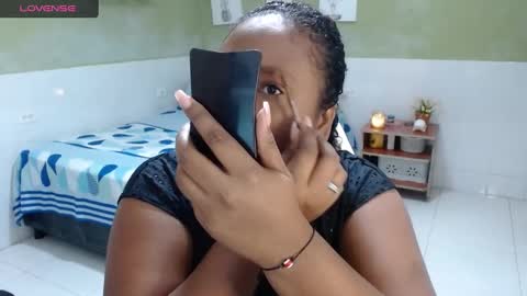 Snapshot of caroldelatorre chatting on 03-12-25, 12:36 Carol de la torre online show from 03-12-25, 12:36