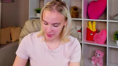 Snapshot of carolin_miller chatting on 09-24-25, 04:27 Carol online show from 09-24-25, 04:27