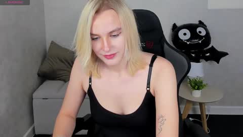 Snapshot of carolin_miller chatting on 10-24-25, 05:37 Carol online show from 10-24-25, 05:37