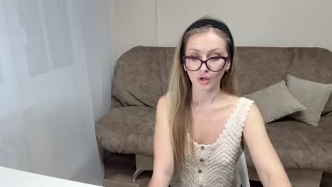 Snapshot of carolin_rogers chatting on 11-17-25, 10:10 Carolin online show from 11-17-25, 10:10