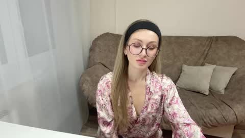 Snapshot of carolin_rogers chatting on 11-20-25, 05:23 Carolin online show from 11-20-25, 05:23