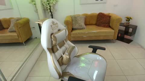 CAROLINA.  online show from 04-10-26, 12:43