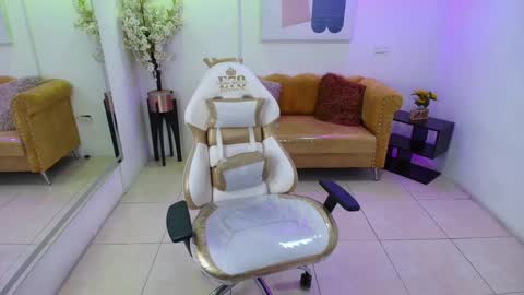 CAROLINA.  online show from 04-12-26, 12:43