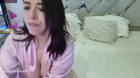 Snapshot of carolinafox_ chatting on 04-25-26, 02:03 caroline online show from 04-25-26, 02:03