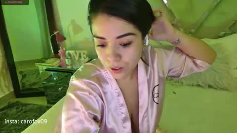 Snapshot of carolinafox_ chatting on 04-26-26, 03:26 caroline online show from 04-26-26, 03:26