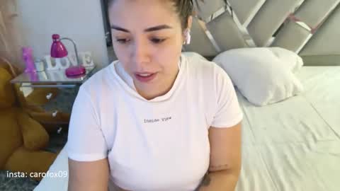 Snapshot of carolinafox_ chatting on 06-04-26, 05:35 caroline online show from 06-04-26, 05:35