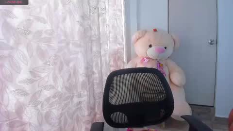 Snapshot of carolinalovehot chatting on 06-27-26, 03:39 Carolina online show from 06-27-26, 03:39