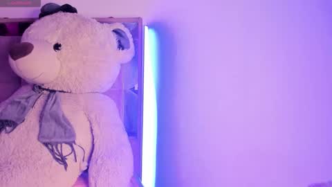 Snapshot of caroline_cute7 chatting on 10-01-25, 03:23 caroline 3 online show from 10-01-25, 03:23