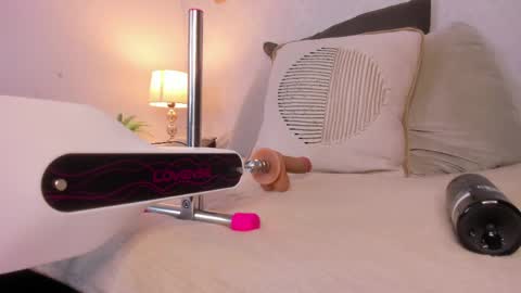  Caroline  online show from 04-15-26, 11:39