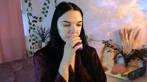 Snapshot of caroline_hey chatting on 09-18-25, 02:19 Mary and Carol online show from 09-18-25, 02:19