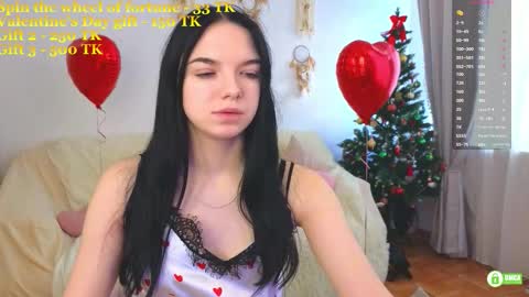 Snapshot of caroline_hey chatting on 02-14-26, 10:01 Mary and Carol online show from 02-14-26, 10:01
