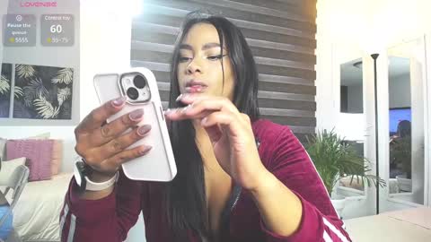 C A R O L I N E online show from 03-09-25, 01:37