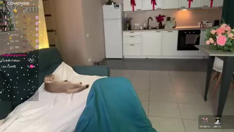 Snapshot of caroline_kiparis chatting on 01-31-25, 09:05 Caro online show from 01-31-25, 09:05