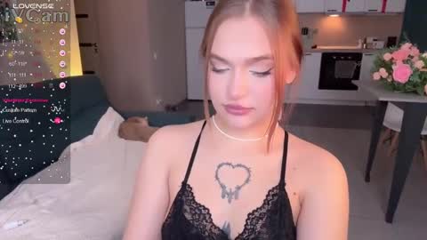 Snapshot of caroline_kiparis chatting on 02-01-25, 01:02 Caro online show from 02-01-25, 01:02